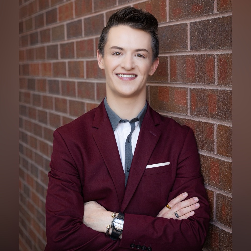 Meet your Posher, Dustin